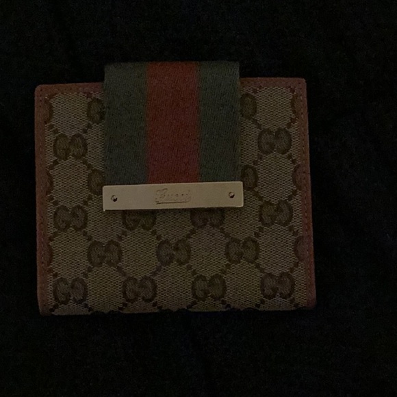GUCCI BI FOLD WALLET PRESTINE - Picture 1 of 3